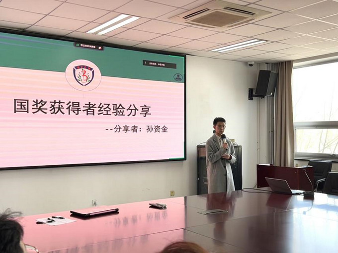 1712723892538000909.jpg 23.jpg